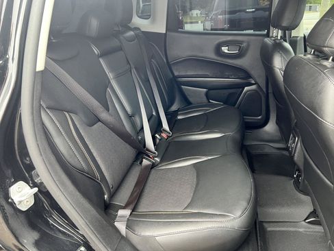 Used 2019 Jeep Compass Latitude w/ Popular Equipment Group AWD/4WD image 16