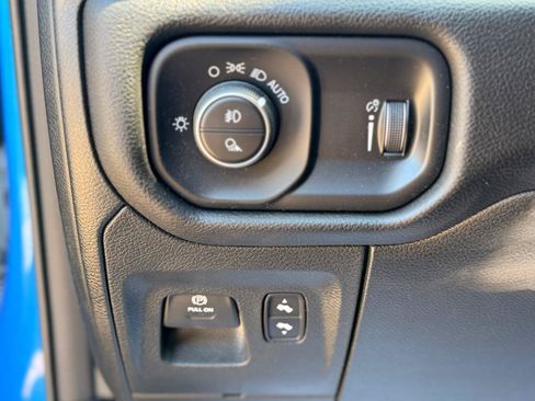 Used 2023 RAM 1500 Big Horn AWD/4WD image 12
