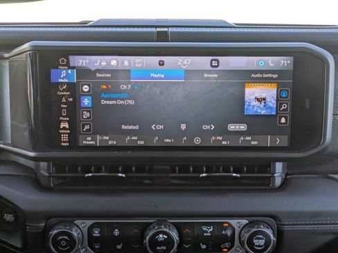 Used 2024 Jeep Gladiator Rubicon w/ Technology Group image 20