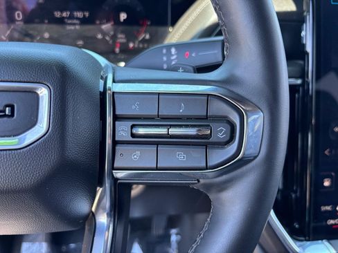 Used 2025 GMC Yukon XL Denali AWD/4WD image 26