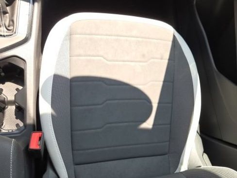 Used 2026 Volkswagen Taos SE w/ Panoramic Sunroof Package AWD/4WD image 21