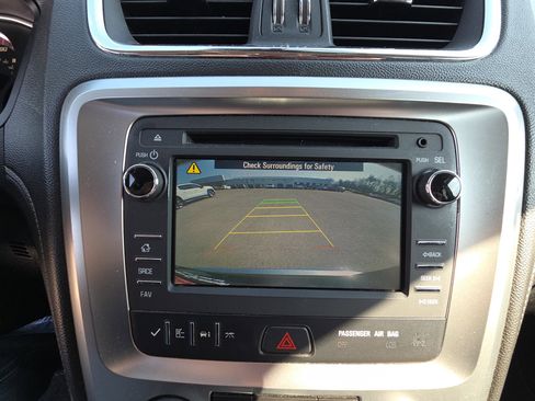Used 2015 GMC Acadia SLE image 22