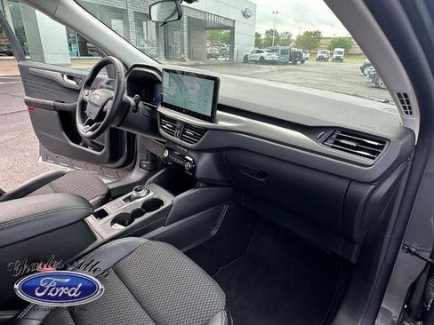 New 2025 Ford Escape SE FWD image 11