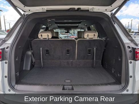 Used 2023 Chevrolet Traverse Premier FWD image 17