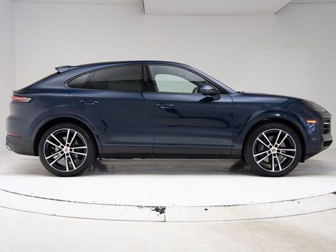 Certified 2025 Porsche Cayenne Coupe AWD/4WD image 33