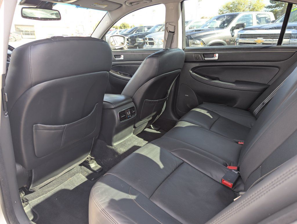 Used 2014 Hyundai Genesis 3.8 w/ Technology Package 03 RWD image 30