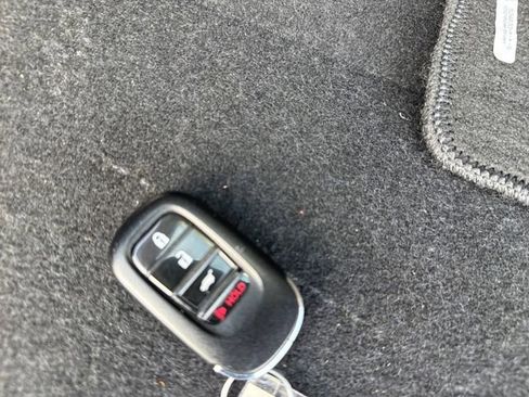 Used 2024 Honda HR-V LX image 45