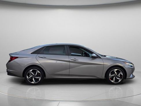Used 2023 Hyundai Elantra SEL w/ Convenience Package FWD image 8