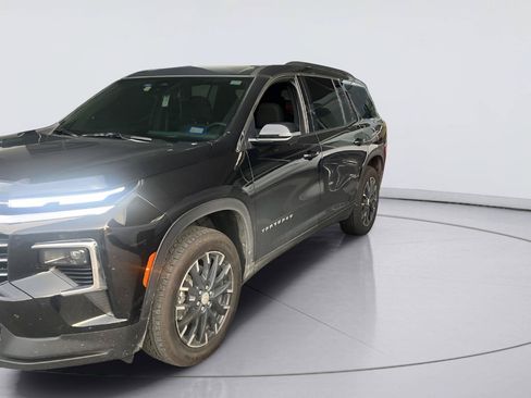 Used 2025 Chevrolet Traverse LT w/ Sun and Wheel Package FWD image 4