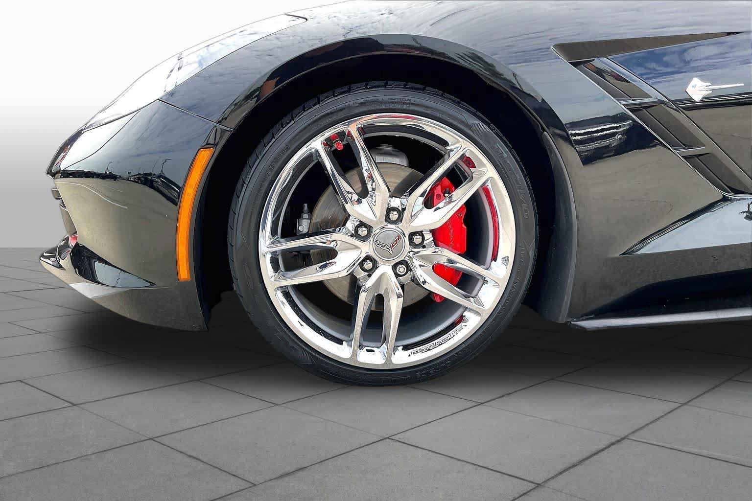 Used 2018 Chevrolet Corvette Stingray Convertible w/ 2LT Preferred Equipment Group RWD image 9