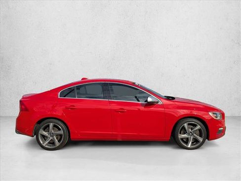 Used 2015 Volvo S60 T6 R-Design image 3