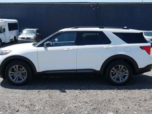 Used 2022 Ford Explorer XLT w/ Equipment Group 202A AWD/4WD image 9
