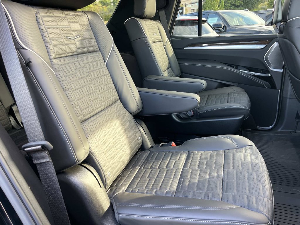 Used 2026 Cadillac Escalade Platinum Sport w/ LPO, ONYX Package AWD/4WD image 29