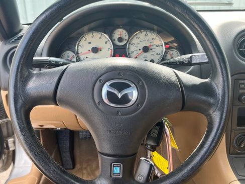 Used 2001 MAZDA MX-5 Miata RWD image 14