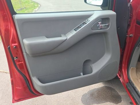 Used 2014 Nissan Frontier SV AWD/4WD image 19