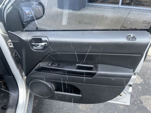 Used 2011 Jeep Compass 2WD image 12