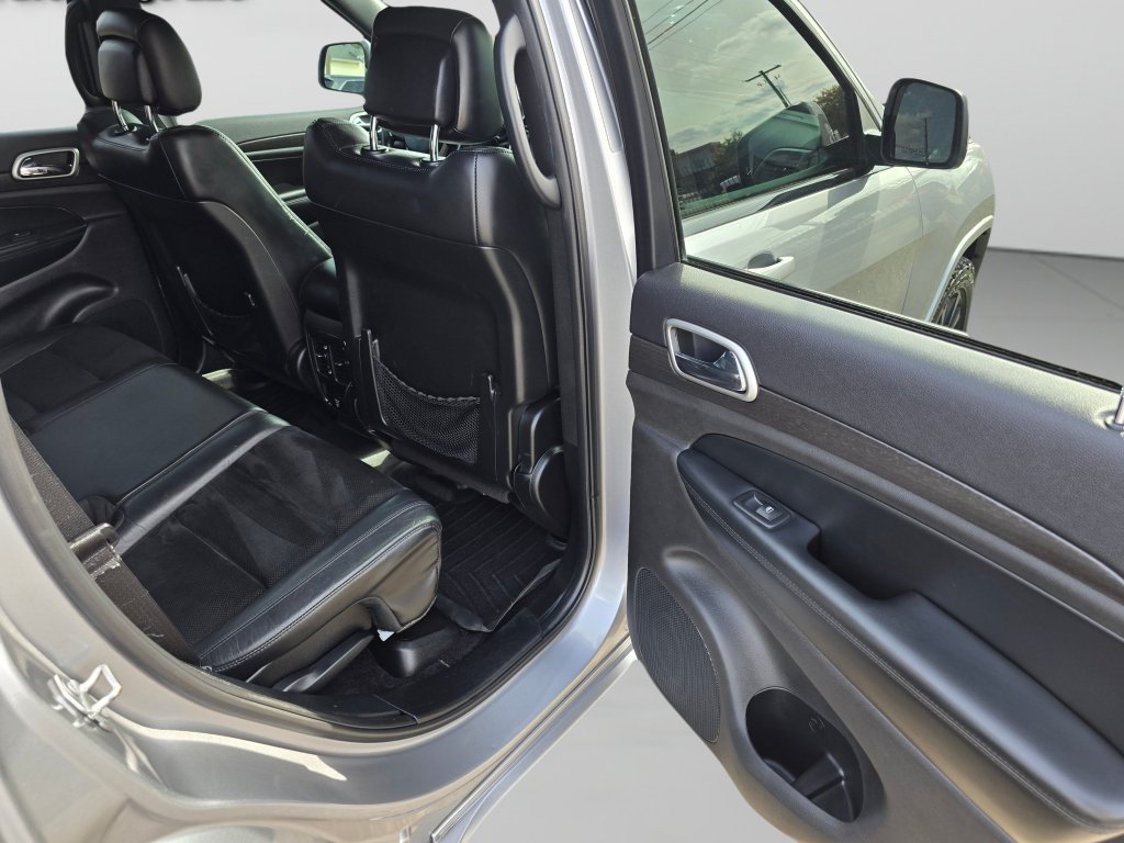 Used 2017 Jeep Grand Cherokee Altitude AWD/4WD image 25