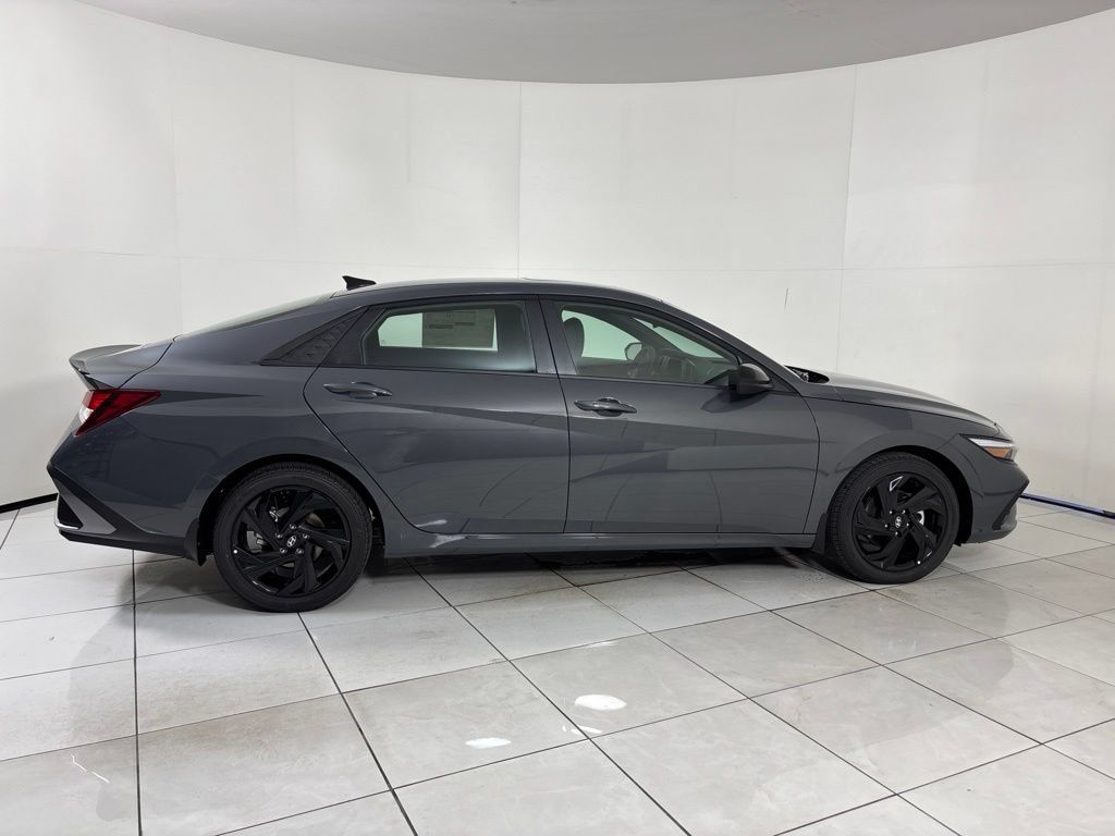 New 2026 Hyundai Elantra SEL Sport FWD image 6