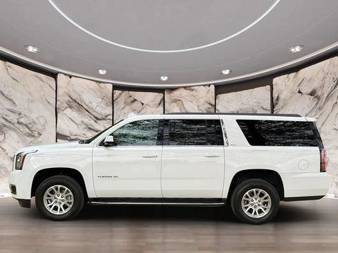Used 2019 GMC Yukon XL SLT w/ Open Road Package RWD image 3