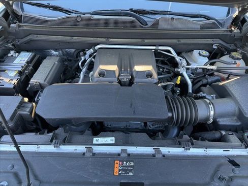 Used 2024 Chevrolet Colorado Z71 w/ Z71 Convenience Package 2 image 25