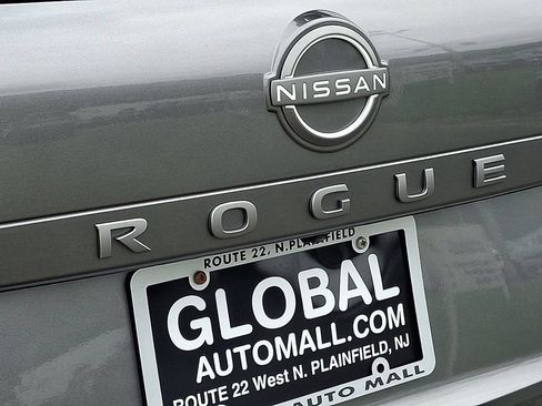 Used 2025 Nissan Rogue SV AWD/4WD image 29