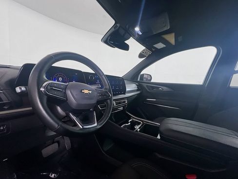 Used 2025 Chevrolet Traverse LT FWD image 22