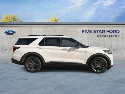Used 2025 Ford Explorer ST AWD/4WD image 9