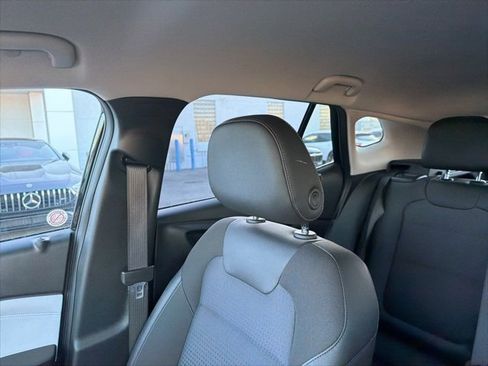 Used 2025 Chevrolet Trax LT w/ LT Convenience Package image 49