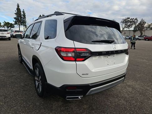 Used 2025 Honda Pilot Elite image 4