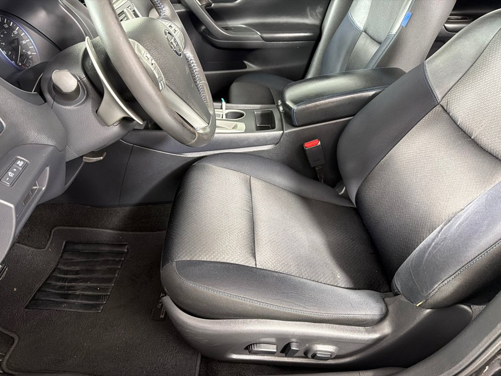 Used 2017 Nissan Altima 2.5 SR w/ Midnight Edition Package FWD image 7