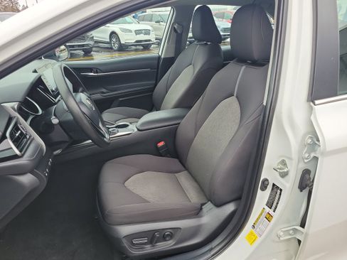Used 2021 Toyota Camry LE image 17