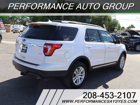 Used 2018 Ford Explorer XLT w/ Equipment Group 202A AWD/4WD image 7