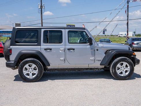Used 2018 Jeep Wrangler Unlimited Sport S AWD/4WD image 4