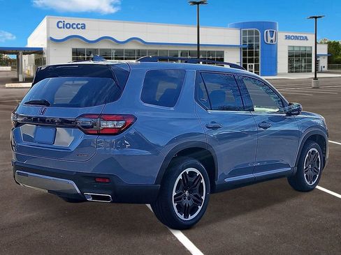 New 2026 Honda Pilot Touring image 4