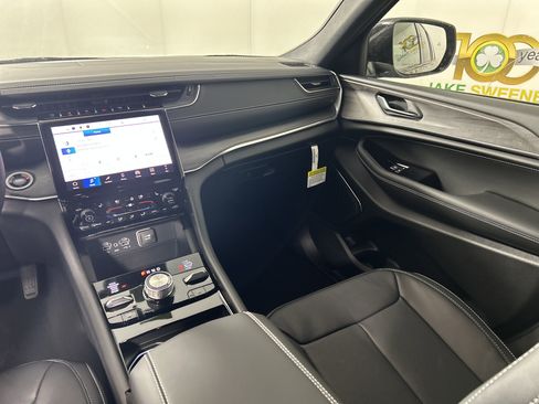 New 2025 Jeep Grand Cherokee Overland image 34