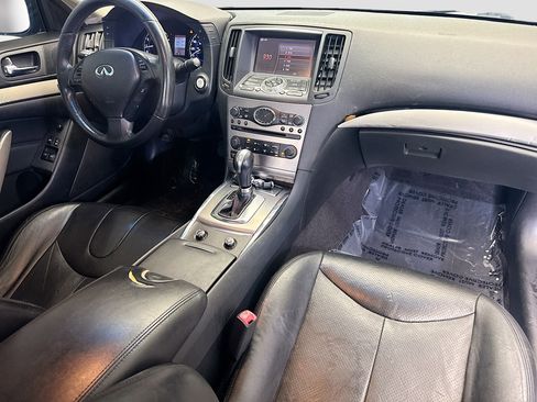 Used 2011 INFINITI G37 Journey w/ Premium Pkg image 12