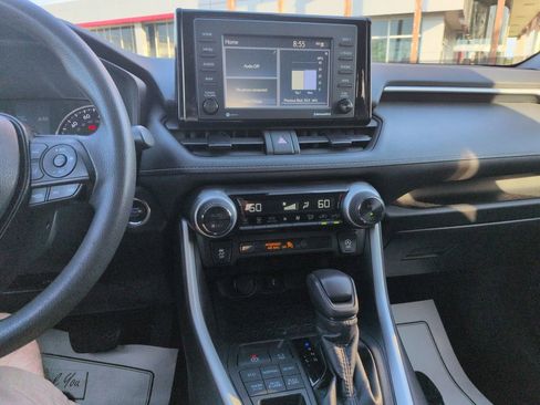 Used 2021 Toyota RAV4 XLE AWD/4WD image 17