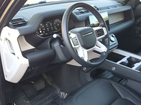Used 2025 Land Rover Defender 110 S image 10
