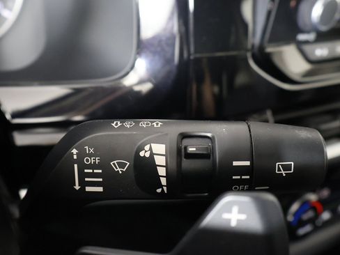 Used 2024 Nissan Pathfinder SV image 42