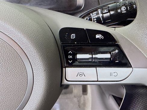 Used 2024 Hyundai Elantra SE image 15