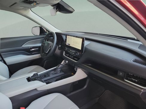 Certified 2025 Toyota Grand Highlander XLE image 7
