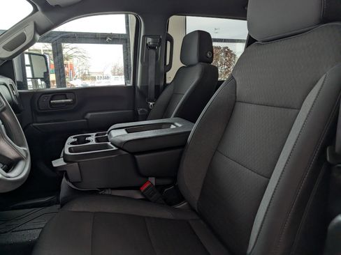 Used 2025 Chevrolet Silverado 2500 Custom w/ Custom Value Package image 9