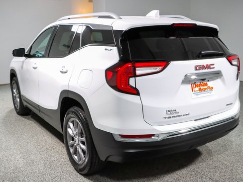 Used 2024 GMC Terrain SLT AWD/4WD image 9
