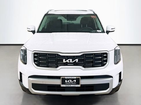 New 2025 Kia Telluride S image 2