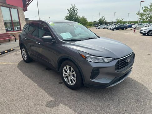 Used 2023 Ford Escape Active w/ Cold Weather Package FWD image 3