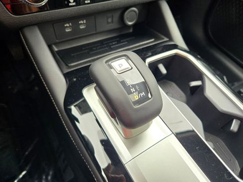 New 2025 Mitsubishi Outlander SE image 24