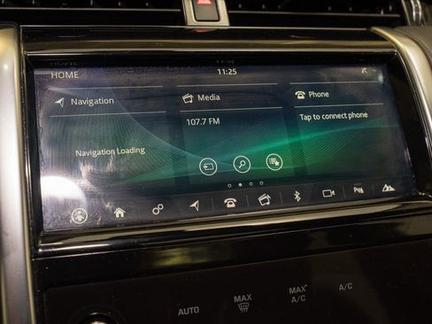 Used 2020 Land Rover Discovery Sport SE R-Dynamic image 15