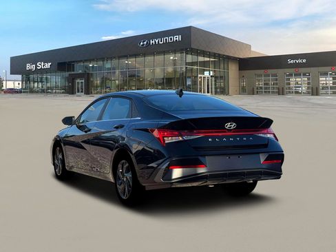 New 2026 Hyundai Elantra SEL Sport FWD image 5