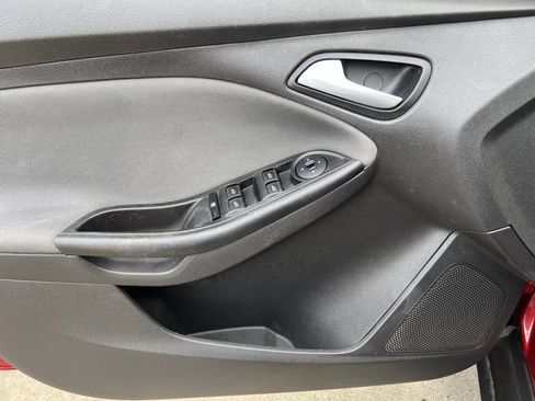 Used 2014 Ford Focus SE w/ SE Winter Package image 24