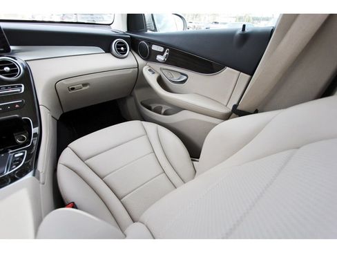 Used 2021 Mercedes-Benz GLC 300 image 12